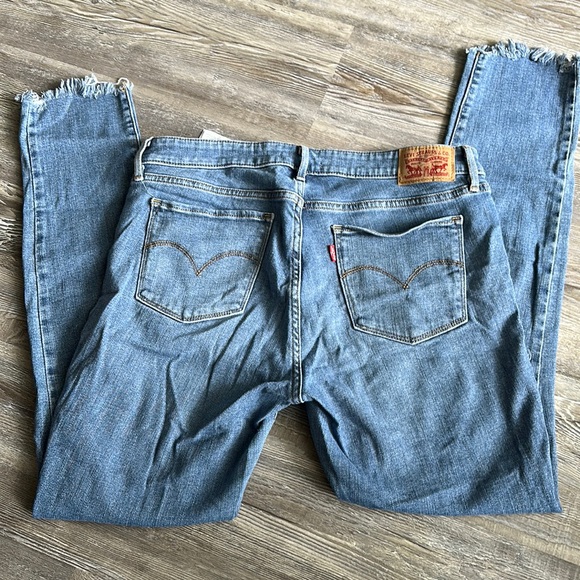 Levi's Denim - Levi’s 711 skinny Jean, size 30, distressed, frayed hem